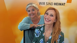 Andrea Sawatzki und WDR 4-Moderatorin Heike Knispel im Studio