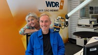 Johann König und WDR 4-Moderatorin Heike Knispel im Studio