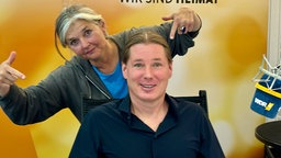 Extremsportler Michele Ufer und Moderatorin Heike Knispel im WDR 4-Studio