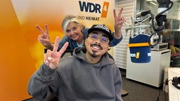 Tony Bauer und WDR 4-Moderatorin Heike Knispel im Studio
