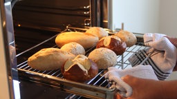 Sonntagsbröchen aus dem Backofen