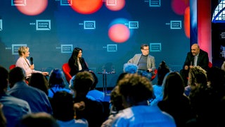 Podiumdiskussion mit Ellen Ehni, Serap Güler, Ralf Stegner und Omid Nouripour