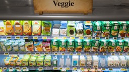 Ein Supermarktprodukt mit veganen und vegetarischen Produkten