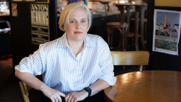 Anne Rabe ist Dramatikerin, Lyrikerin, Drehbuchautorin und Essayistin.