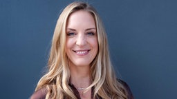Caro Matzko, Autorin von: Alte Wut – Warum ich an den Ort reiste, von dem mein Vater einst fliehen musste