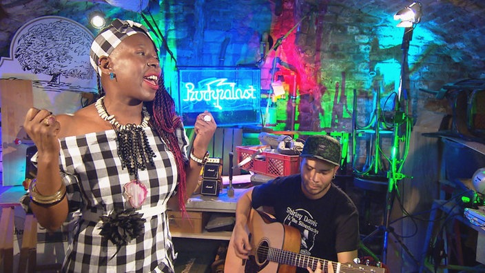 Unplugged: Shirley Davis & The Silverbacks