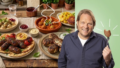 Björn Freitag und im Hintergrund verschiedene Arten von Frikadellen.