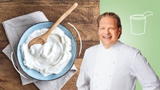 Das Bild zeigt Björn Freitag (rechts) im Hintergrund ist eine Schüssel im Jogurt zu sehen. 