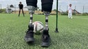 ein Fußballspieler mit doppelter-Unterschenkelprothese