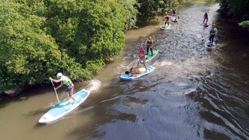Stand-up-paddling auf der Erft ist ein großer Spaß - sowohl für Anfänger als auch für erfahrenere Fahrer.