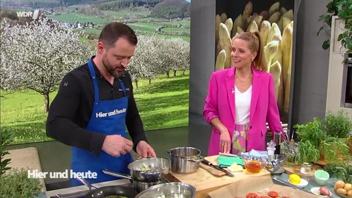 Alexander Wulf und Miriam Lange kochen Spargel