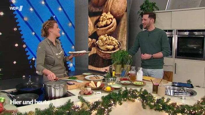 Hühnchen in der Walnusskruste mit Pastinakenpüree und Rosenkohl