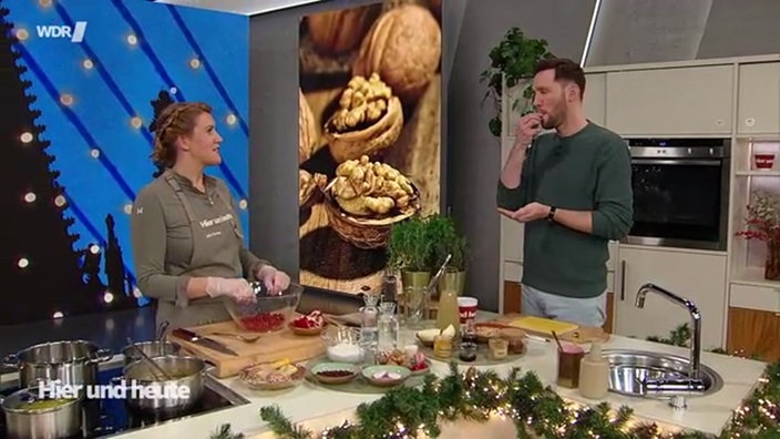 Hühnchen mit Walnusssoße, Safranreis und Berberitze