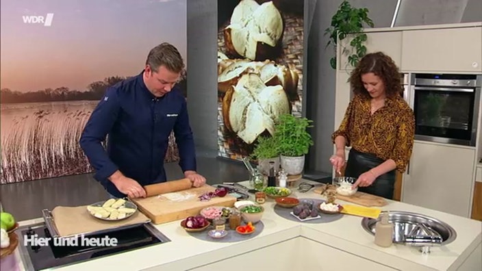 Mini-Flammkuchen aus Laugenbrötchen-Teig in drei Variationen