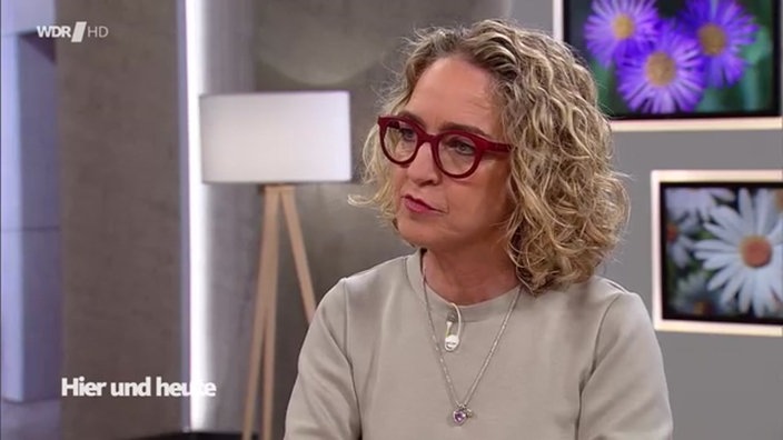 Hobbyschneiderin Karin Moslener im Hier und heute Studio
