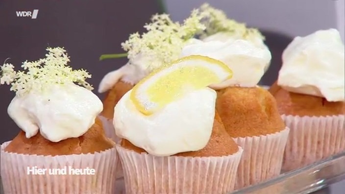 Bild von Holunderblütenmuffins mit Holunderblüten-Frosting