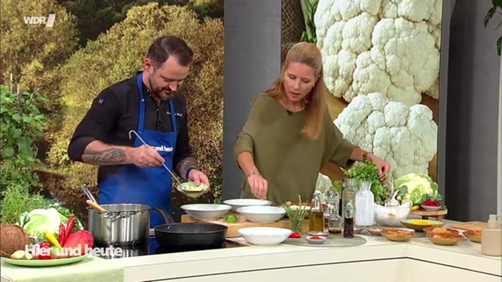 Blumenkohl-Mango-Suppe mit paniertem Hähnchen
