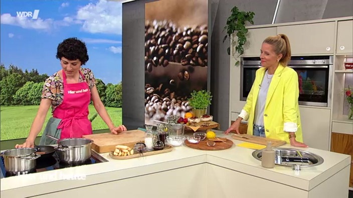 Pflaumendessert mit weißer Kaffeecreme