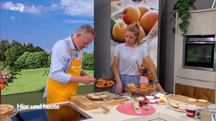 Tartelettes mit Aprikosen und Vanilleeis