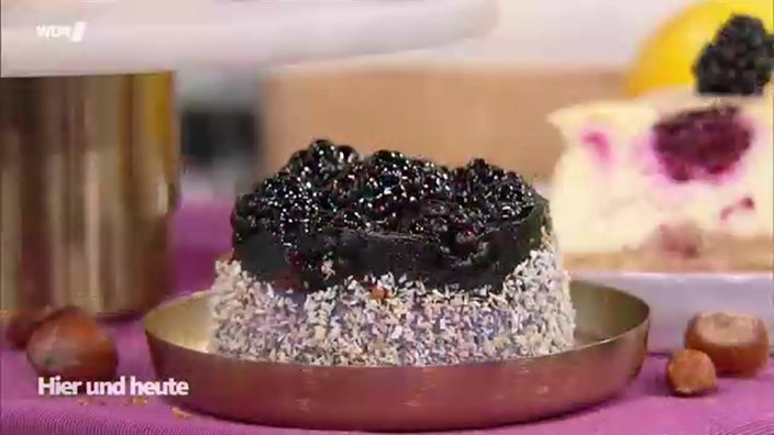 Brombeer-Biskuittörtchen