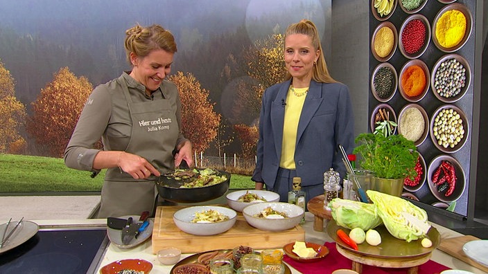 Julia Komp macht 	Spitzkohl mit Rinderhüftstreifen und Szechuan-Pfeffer bei Hier und heute
