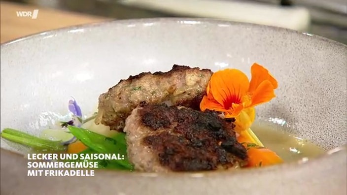 Bild von Sauerländer Sommergemüse und gegrillte Frikadelle