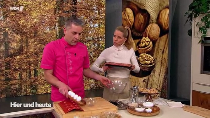 Patissier Matthias Ludwigs und Moderatorin Miriam Lange im Hier und heute Studio