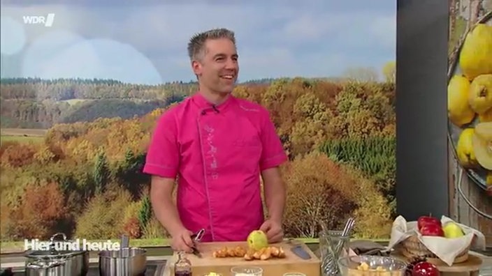 Aufnahme von Matthias Ludwigs und Sven Kroll beim Backen in der Studioküche.