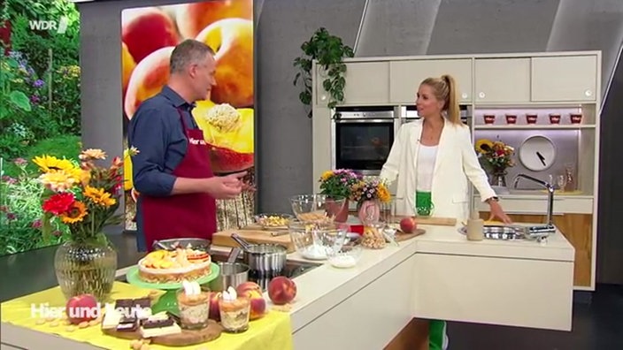 Kleine Pfirsich-Amarettini-Torte