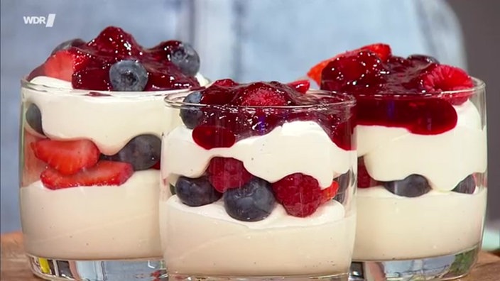 Schnelles Joghurt-Beeren-Schichtdessert