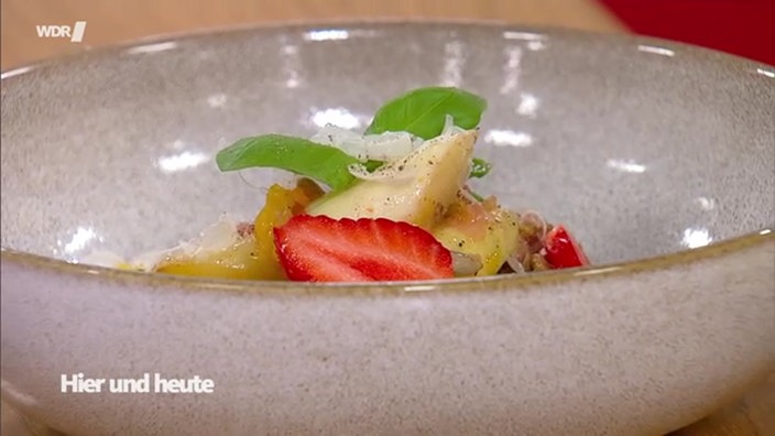 Spargelsalat mit Holunderblütendressing