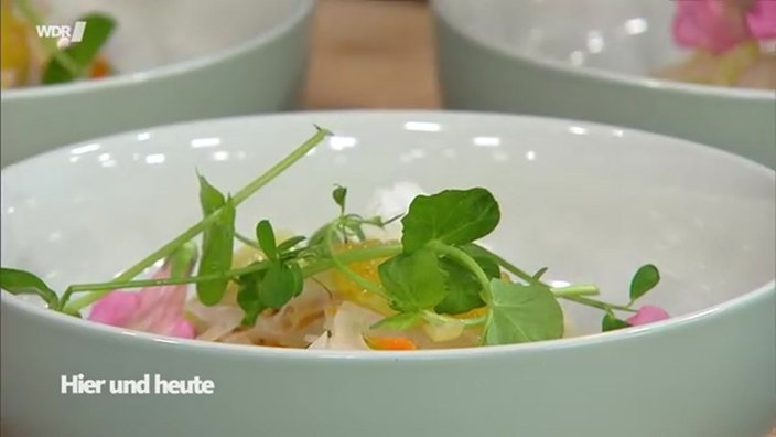 Bild von Süßsauer eingelegten Saiblingfilets mit Wurzelgemüse