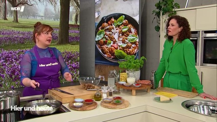 Julia Floß und Anne Willmes kochen gemeinsam