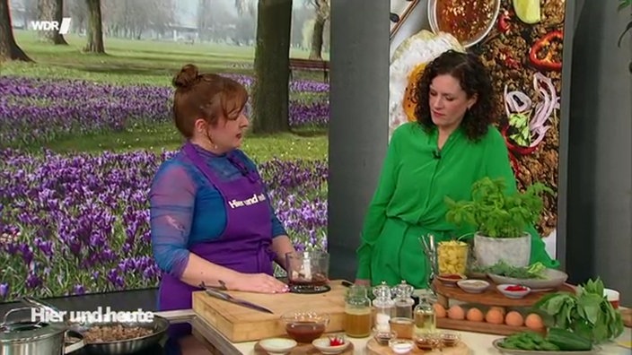 Julia Floß und Anne Willmes kochen gemeinsam
