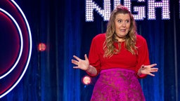 Franziska Wanninger steht auf der Bühne bei Ladies Night