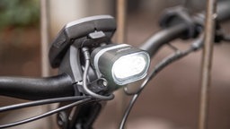 Das Bild zeigt eine Fahrradleuchte mit Akku betrieben.