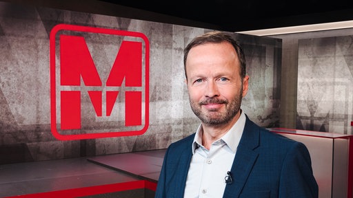 Moderator und Redaktionsleiter Georg Restle im Monitor-Studio.