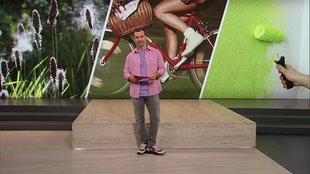 Moderator Daniel Aßmann im Servicezeit Studio