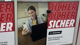 Das Bild zeigt eine Werbung für eine Zusatzversicherung fürs Handy.