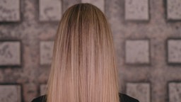 Das Bild zeigt einen Hinterkopf mit dem Greyblending Effekt.