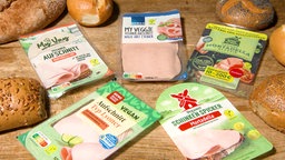 Das Bild zeigt verschiedene Veggie-Aufschnitte in der Geschmacksprobe.