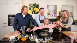 Björn Freitag kocht mit Familie Mühlschlegel.