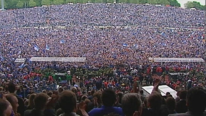 Mit Schalke Fans gefülltes Stadion
