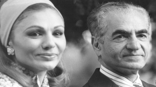 Mohammad Reza Pahlavi (Schah von Persien) mit seiner Frau Farah Diba in Marrakesch (Marokko) 1979.