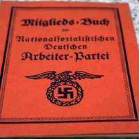 Ein Mitgliedsbuch der Partei NSDAP
