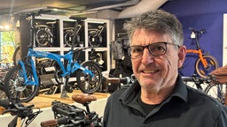 Lothar Könekamp, Inhaber des Fahrradfachgeschäfts Radlager in Köln