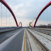 Die A42-Brücke zwischen Essen und Bottrop ist gesperrt, weil dort Risse aufgetaucht sind und sie saniert werden muss