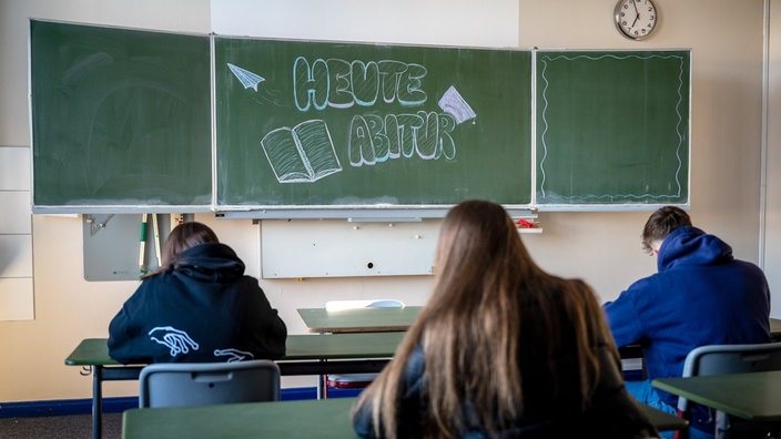 Schüler schreiben ihre Abiturprüfungen