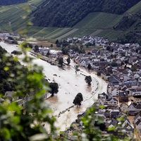 Hochwasser im Ahrtal: Blick auf die Überschwemmungen in Dernau am 15. Juli 2021