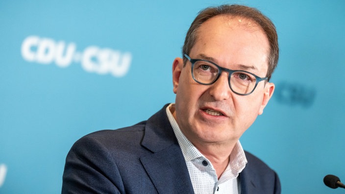 Alexander Dobrindt, CSU-Landesgruppenchef, gibt im Bundestag ein Statement